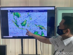 BMKG Tanjung Perak Sebut Waspada Potensi Awan Cumolonimbus Saat Pancaroba