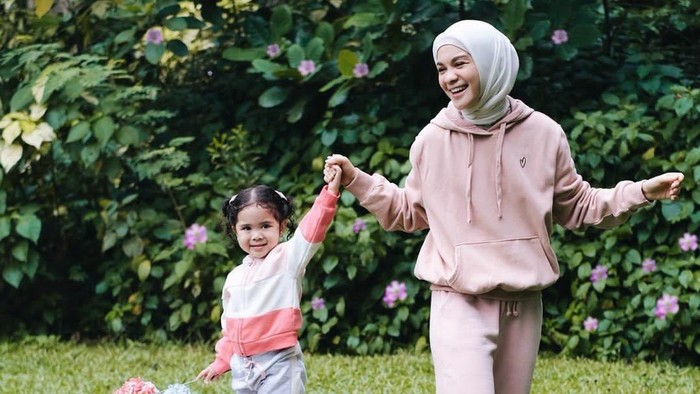 Danone-AQUA X H&M Indonesia Luncurkan Koleksi Pakaian Anak-anak dari Botol Plastik Bekas