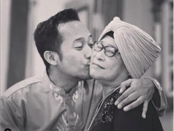 Ibunda Denny Cagur Meninggal Dunia