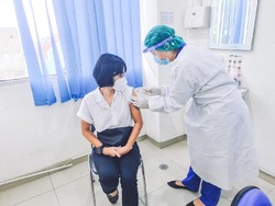 Kata Dokter Soal Rasanya Disuntik Vaksin Corona: Pegel!