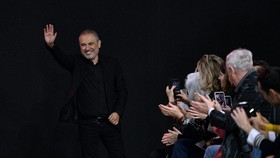 Pandemi, Desainer Elie Saab Tunda Show di Paris Fashion Week