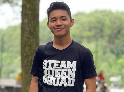 Makin Tajir dan Terkenal, YouTuber Fiki Naki Hadiahi Ibunda Mobil Baru