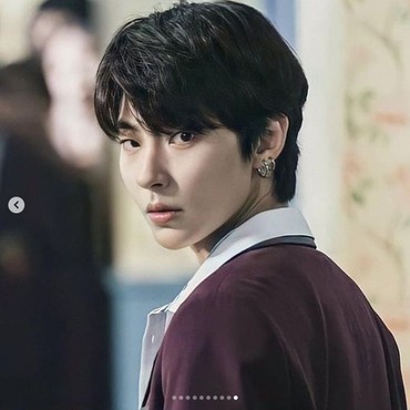 Foto Jadul Hwang In Yeop Beredar, Perubahan Drastisnya Bikin Fans Kaget