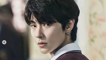 Foto Jadul Hwang In Yeop Beredar, Perubahan Drastisnya Bikin Fans Kaget