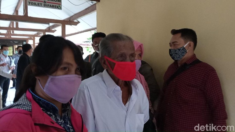Ini sosok Koswara, ayah di Bandung yang digugat anaknya sendiri Ini sosok Koswara, ayah di Bandung yang digugat anaknya sendiri