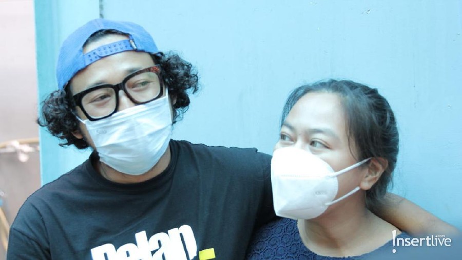 Isa bajaj dan istri