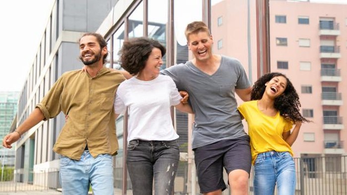 Jangan Baper! Begini 5 Tips Atasi Teman yang Suka Bercanda Sarkas