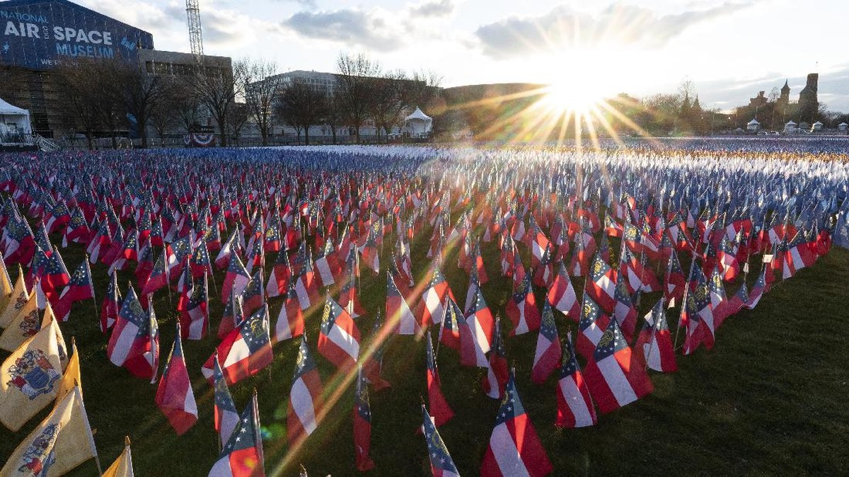 FOTO: Parade Bendera Meriahkan Pelantikan Joe Biden
