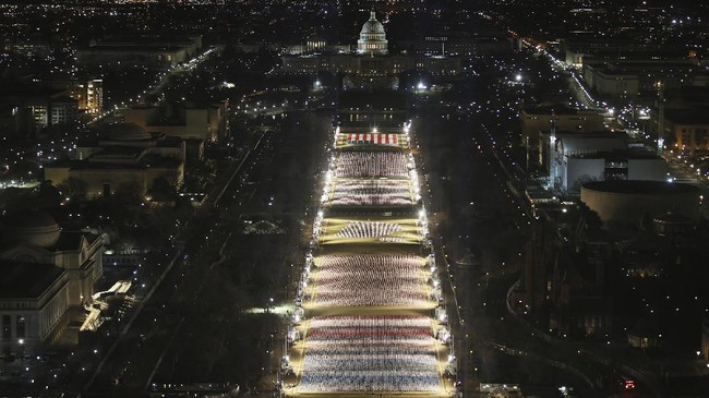 FOTO: Parade Bendera Meriahkan Pelantikan Joe Biden