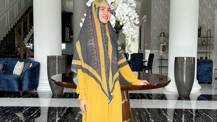 Kompaknya Kartika Putri dan Habib Usman bin Yahya Saat Ngerujak Bareng
