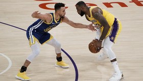 LeBron James Gagal Clutch, Lakers Ditekuk Warriors