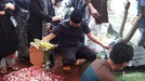 Pemakaman ibunda Denny Cagur