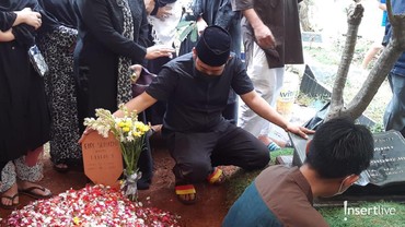 Denny Cagur Ungkap Kenangan Terakhir Bersama Sang Ibunda