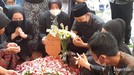 Pemakaman ibunda Denny Cagur