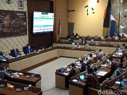 Rapat dengan DKPP, Komisi II Cecar Pemecatan Ketua KPU Arief Budiman