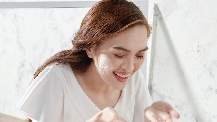 Mau Punya Kulit Glowing? Cobain Rangkaian Skincare dari Glowmy