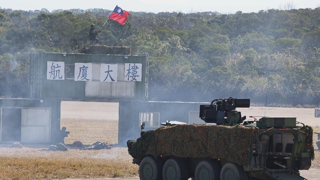 Taiwan menggelar latihan militer pada Selasa (19/1) untuk mengantisipasi serangan dari China.