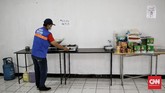 FOTO: Isolasi Mandiri di Gedung Karang Taruna Pondok Labu Masyarakat berswadaya mendukung gedung karang taruna di Jalan Bango III, Pondok Labu, Jaksel sebagai tempat isolasi mandiri bagi penduduk yang terpapar corona.