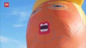 VIDEO: Penampakan Balon Bayi Trump Raksasa di Inggris