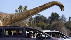 Penampakan Puluhan Dinosaurus yang 'Hidup Lagi' di California