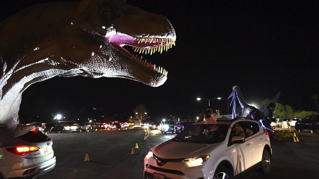 FOTO: Rasanya Terjebak di Kandang Dinosaurus