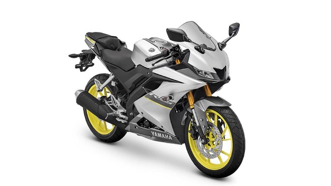 Yamaha Indonesia menawarkan tiga warna baru pada R15 yang masing-masing punya warna pelek berbeda.