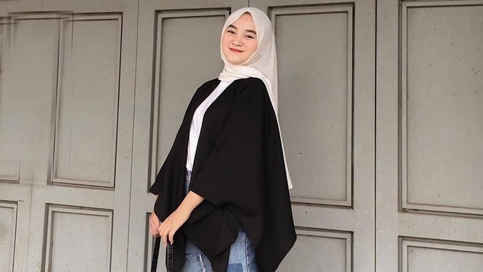 7 Tips Terlihat Sopan Pakai Celana Jeans untuk Hijabers
