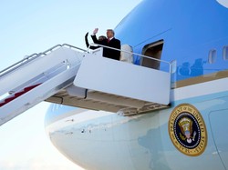 Terbang Terakhir Kali dengan Air Force One, Trump Tinggalkan Washington DC