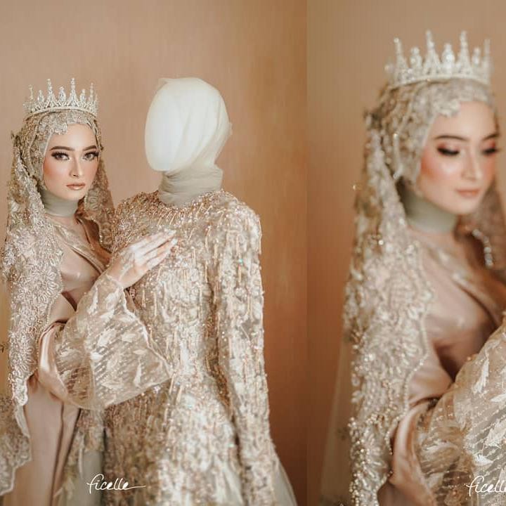 <p>Gaun bernuansa keemasan itu dihiasi payet, lengkap dengan aksesoris berupa mahkota di kepala. (Foto: Instagram @ficellephoto)</p>