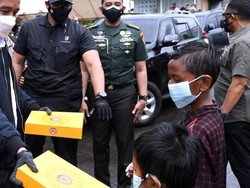Jokowi hingga Rian DMasiv Kirim  Makanan untuk Korban Banjir Kalsel