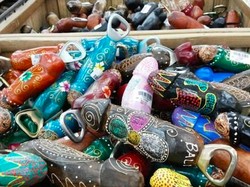 Mengenal Lolok, Pembuka Tutup Botol Bali Souvenir Khas Pulau Dewata