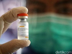 Aksi Teatrikal Gatot Koaca Jalani Vaksinasi di Solo