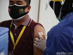 Banyak Kasus Positif COVID-19 Usai Divaksin, Pakar Jelaskan Penyebabnya