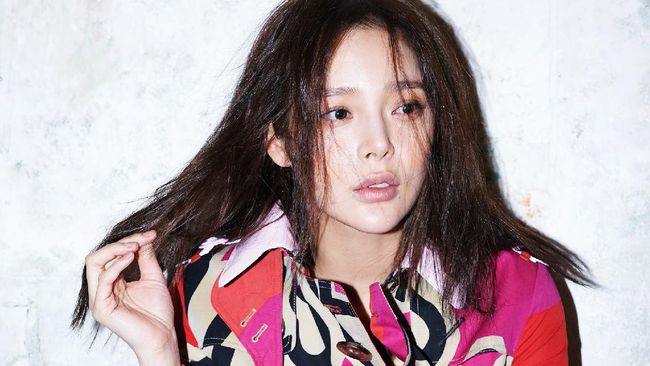 Aktris Park Si-yeon pada Selasa (19/1) meminta maaf usai menabrak mobil karena mengemudi di bawah pengaruh alkohol.