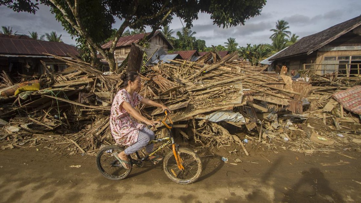 FOTO: Puing-puing Sisa Banjir Bandang di HST Kalsel