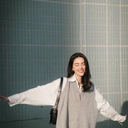 Tampil Beda dengan Padu Padan Gaya Sweater Vest