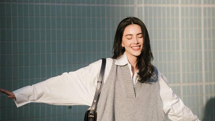 Tampil Beda dengan Padu Padan Gaya Sweater Vest