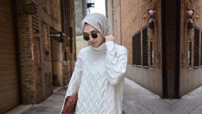 Sweater Buat Hijabers yang Anti Ribet, Cocok Buat Musim Gak Menentu Kayak Sekarang