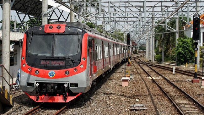 KAI Commuter melanjutkan uji coba pelayanan perjalanan KRL rute Yogyakarta-Solo untuk masyarakat umum mulai Senin, (1/2) hingga Minggu, (7/1).