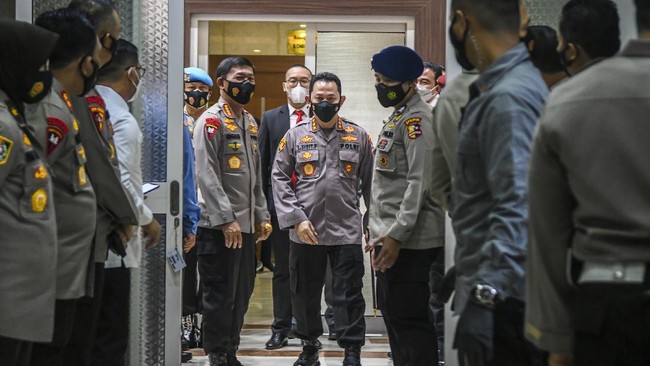 Listyo Sigit Bakal Bentuk Polisi Dunia Maya, Gaet Influencer Influencer yang punya banyak followers bakal digandeng Virtual Police untuk mengedukasi etika bermedia sosial jika kelak Komjen Listyo Sigit jadi Kapolri.