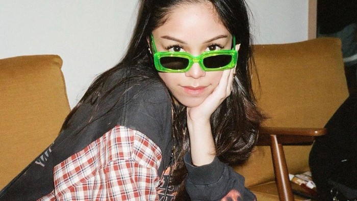 10 Potret Athena Thalia, Putri Pemilik Sari Ratu yang Cantik dan Fashionable