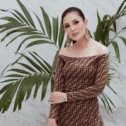 5 Pesona Nindy Ayunda, Artis Berdarah Minang dalam Balutan Busana Branded