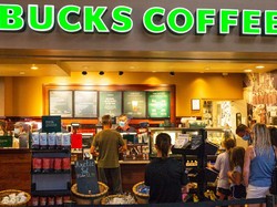 7 Aturan Aneh untuk Barista Starbucks, dari Warna Rambut hingga Pakaian