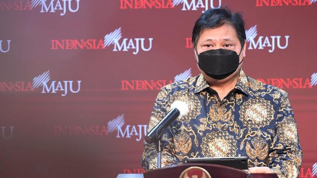 Ketua KPC-PEN Airlangga Hartarto tak ingin para gubernur menyerahkan masalah tempat isolasi pasien Covid-19 kepada pemerintah pusat.