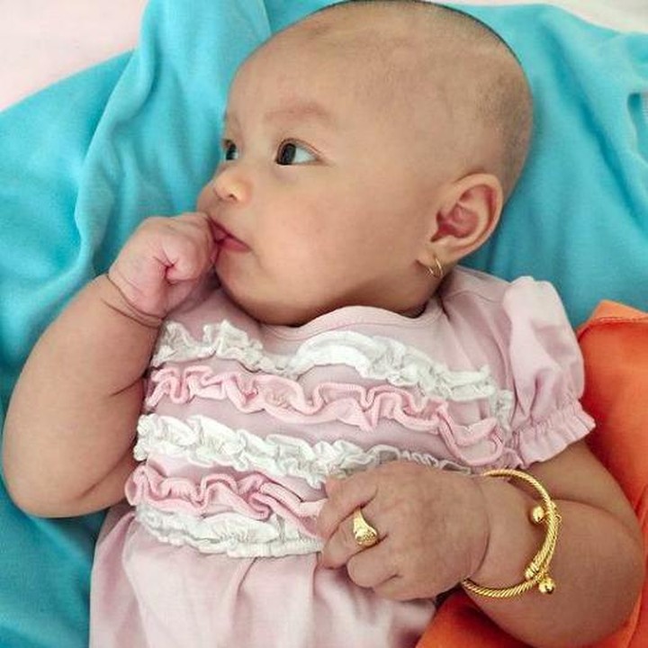 <p>Kini, Arsila berusia dua bulan. Meski masih bayi, sudah terlihat menggemaskan nih, Bunda. (Foto: Instagram @sirajuddinmahmudsabang)</p>