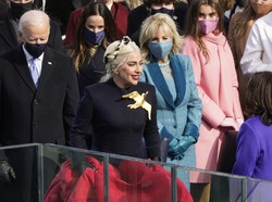 Disebut Mirip 'Hunger Games', Ini Makna Gaun Lady Gaga di Pelantikan Joe Biden