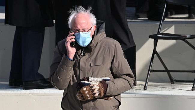 Para musisi beramai-ramai menyunting sampul album mereka dengan memasukkan foto Bernie Sanders di pelantikan Joe Biden yang menjadi perhatian warganet.