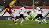 FOTO: Pogba Antar Man Utd Kembali ke Puncak Klasemen Manchester United kembali ke puncak klasemen Liga Inggris setelah mengalahkan Fulham 2-1 di Stadion Craven Cottage, Kamis (21/1).