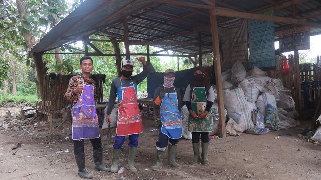 Berkolaborasi dengan Greeneration Foundation, Coca-Cola Foundation Indonesia menggelar EcoRanger Banyuwangi di Pantai Pulau Merah sejak November 2018.