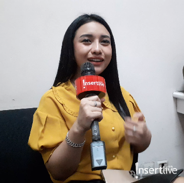 Tak Bisa Manggung karena Corona, Desy Thata Jualan Bakso Pinggir Jalan